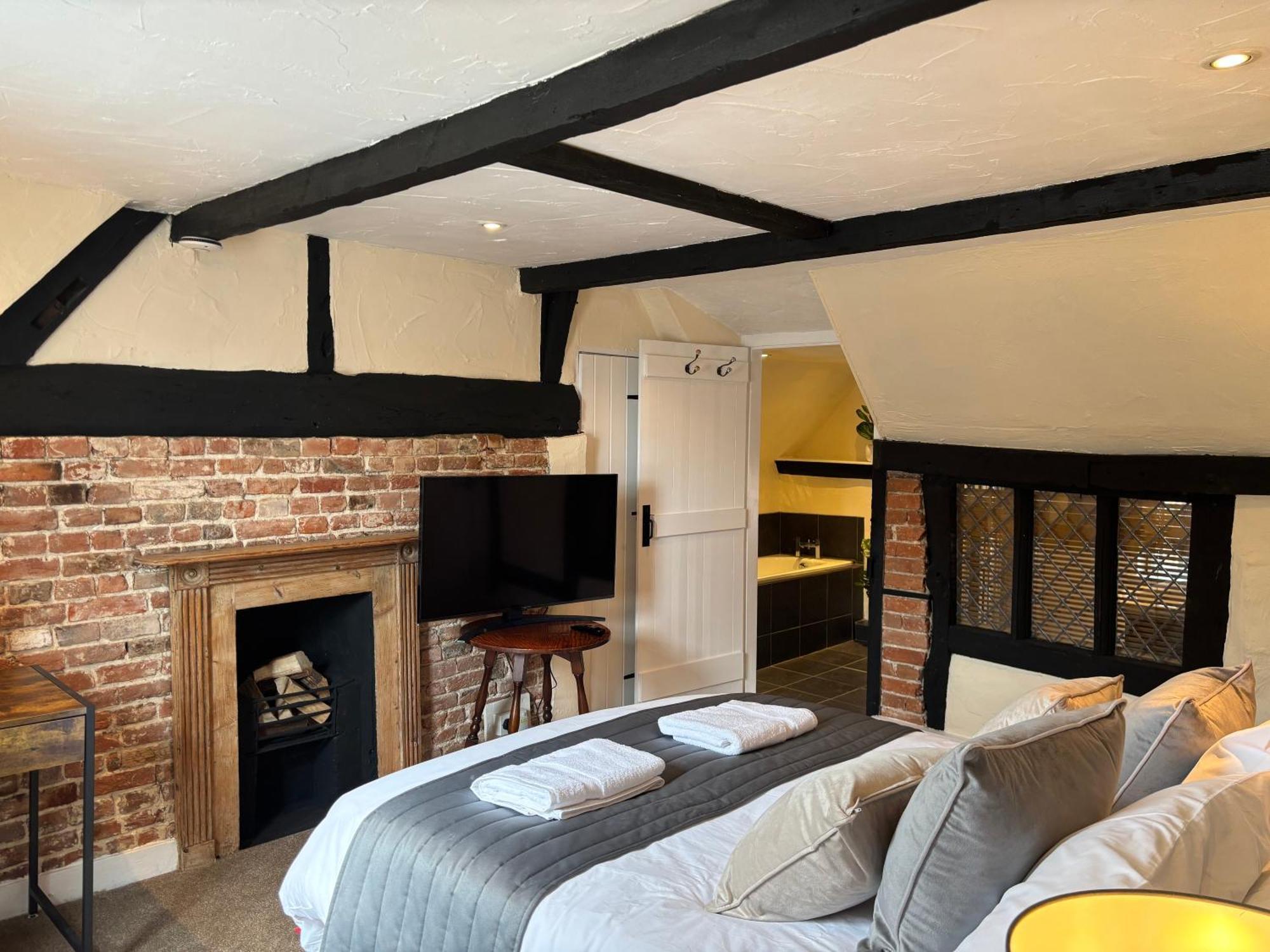 The Half Moon Inn Woking Eksteriør billede